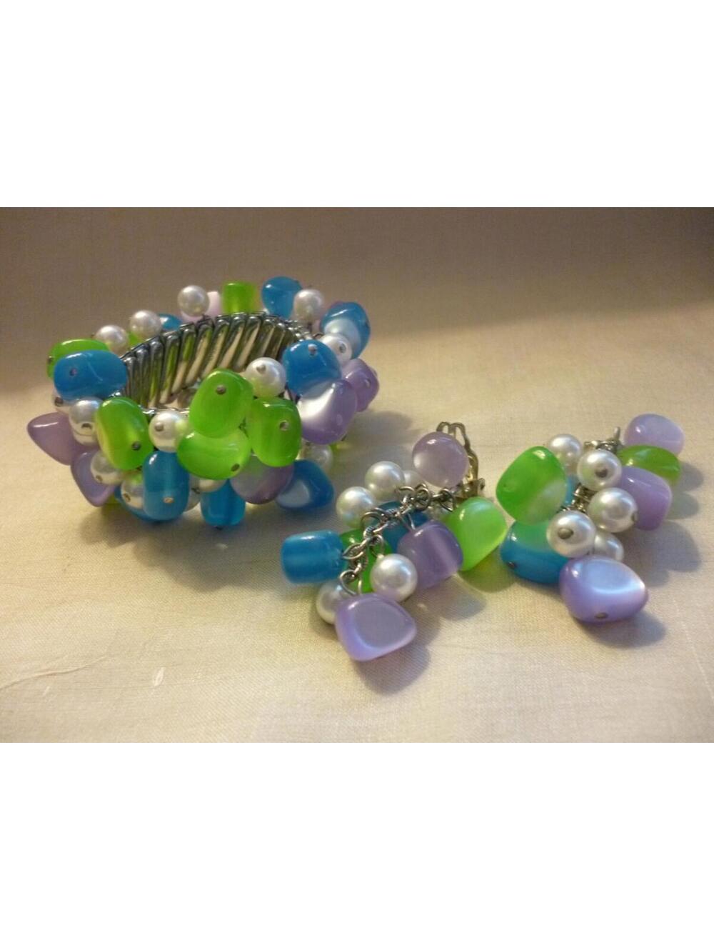 Vintage Cha Cha Expansion Bracelet and Clip On Dangling Earrings